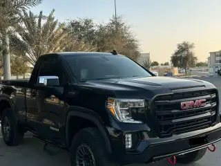 2019 GMC Sierra في Abu Dhabi سيارة مستعملة