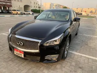 2019 Infiniti Q70 في Abu Dhabi سيارة مستعملة