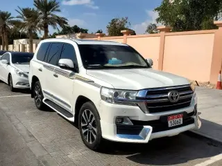 2013 Toyota Land Cruiser in Abu Dhabi used car