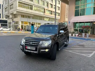 2017 Mitsubishi Pajero in Abu Dhabi used car