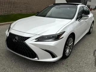 2022 Lexus ES in Abu Dhabi used car