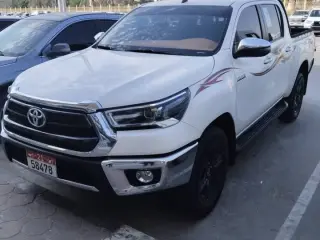 2025 Toyota Hilux in Abu Dhabi used car