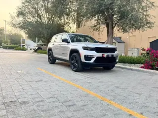 2023 Jeep Grand Cherokee in Abu Dhabi used car