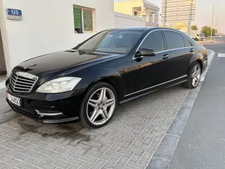 2013 Mercedes-Benz S-Class في Abu Dhabi سيارة مستعملة